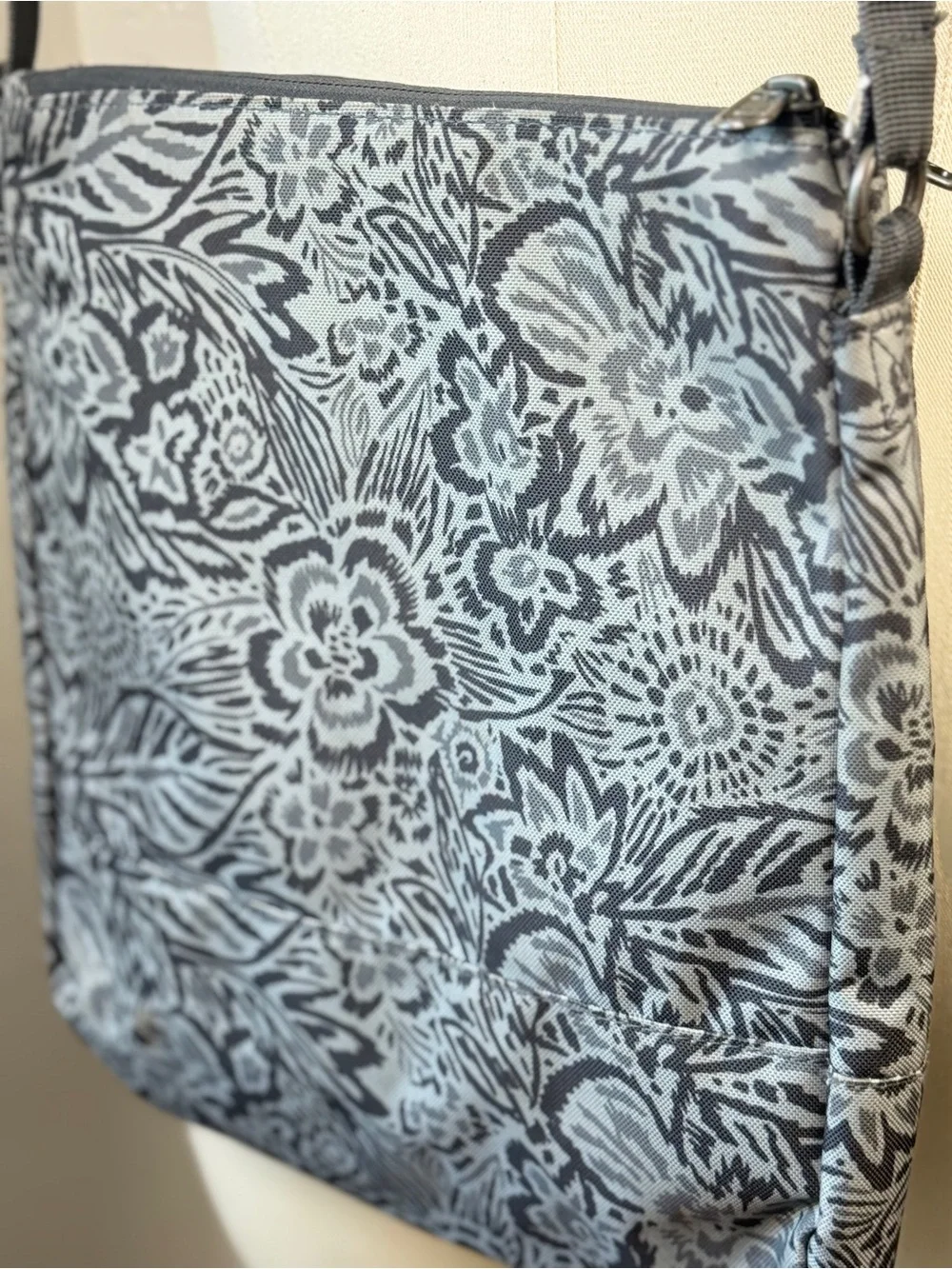 Dakine Gray Floral Crossbody Messenger Bag Adjustable Strap Travel